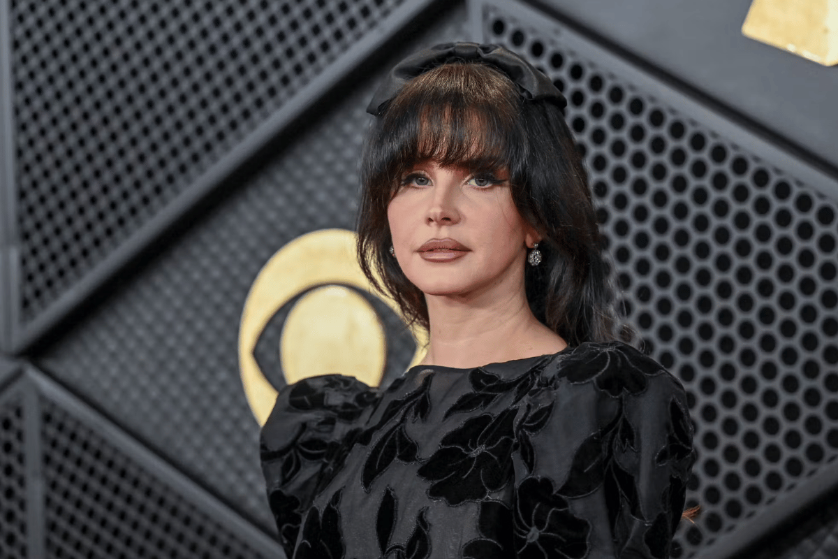 How Does Lana Del Rey Maintain Her New Look?